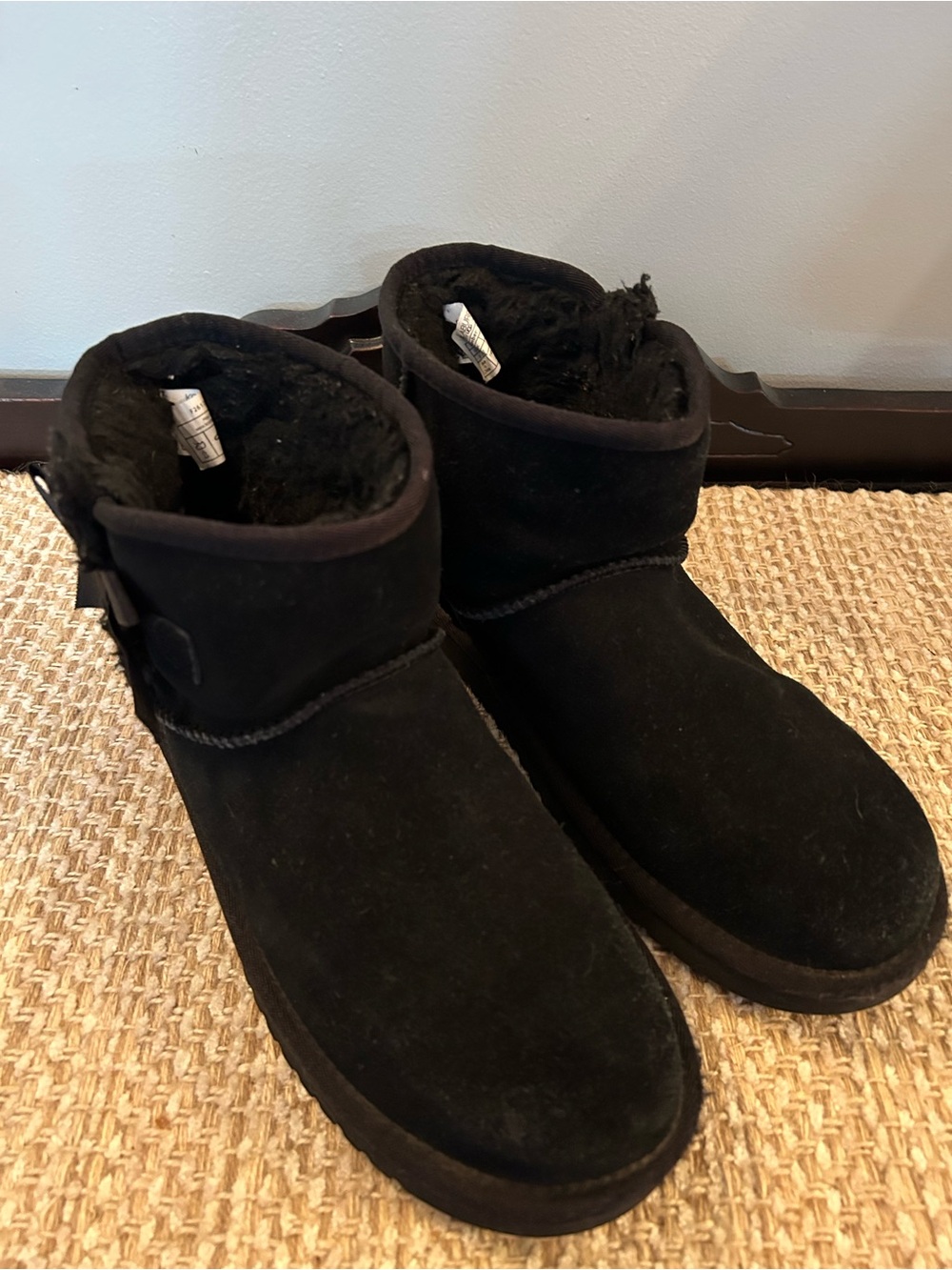 Koolaburra by UGG Victoria Mini Booties Black Suede Winter Bow Ankle Boots Sz 9